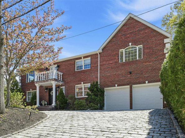 1 Kissam Lane, Glen Head NY 11545