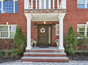 1 Kissam Lane, Glen Head NY 11545