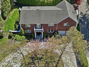 1 Kissam Lane, Glen Head NY 11545