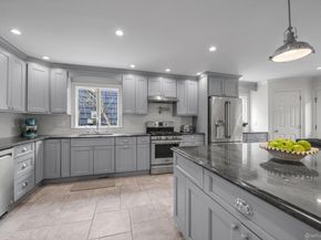 33 Poplar Place, Port Washington NY 11050