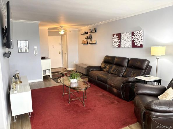 280 GUY LOMBARDO Avenue 5L, Freeport NY 11520
