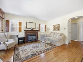 54 Aberdeen Road, New Hyde Park NY 11040