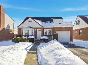 54 Aberdeen Road, New Hyde Park NY 11040