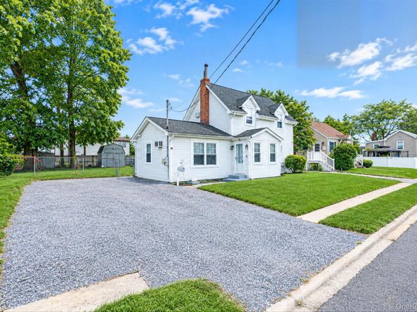 131 E Alhambra Avenue, Lindenhurst NY 11757