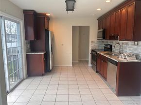 194 E Parkview Drive, Shirley NY 11967