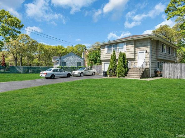 106 Summit Drive, Smithtown NY 11787