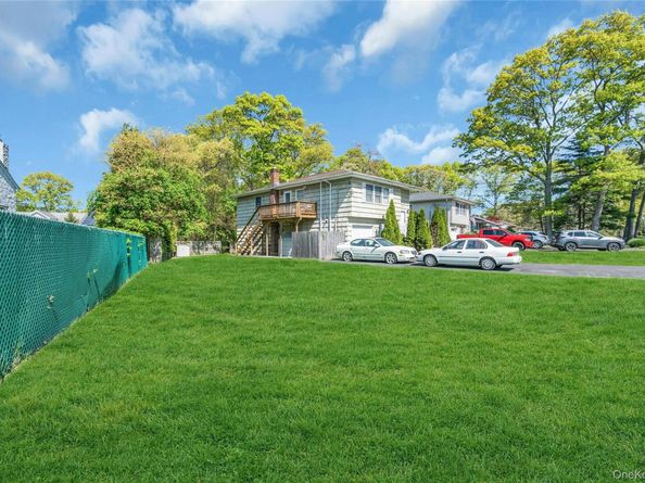 106 Summit Drive, Smithtown NY 11787