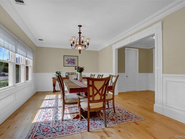 4 Middle Lane, Jericho NY 11753
