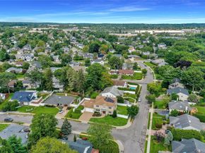 4 Middle Lane, Jericho NY 11753