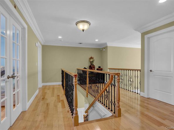 4 Middle Lane, Jericho NY 11753