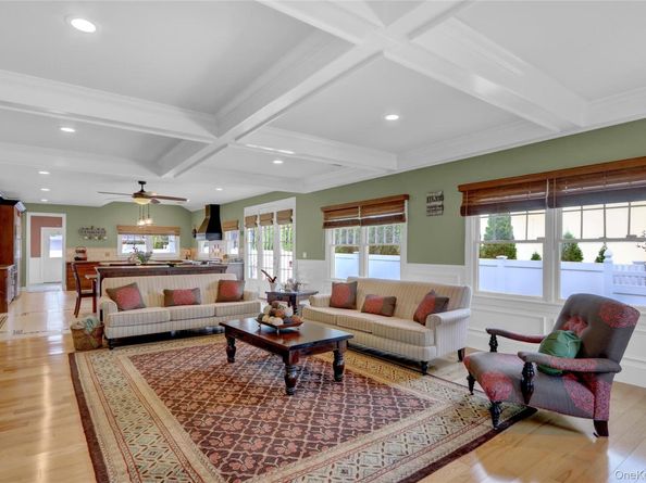 4 Middle Lane, Jericho NY 11753