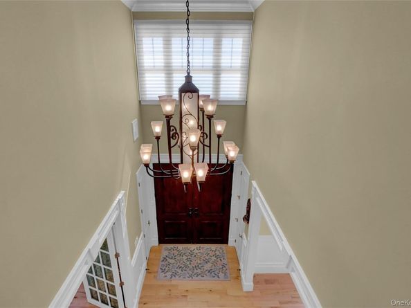 4 Middle Lane, Jericho NY 11753