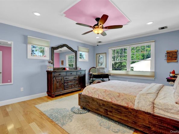 4 Middle Lane, Jericho NY 11753