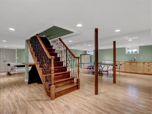 4 Middle Lane, Jericho NY 11753