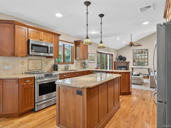 15 Bonnie Drive, Northport NY 11768