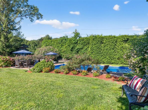 15 Bonnie Drive, Northport NY 11768