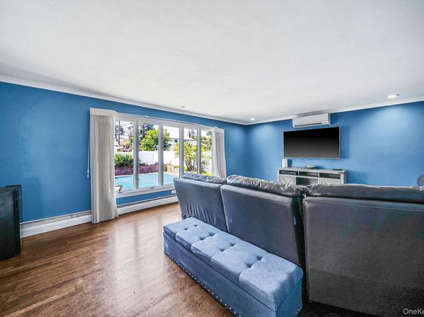 98 Fifty Acre Road S, Smithtown NY 11787