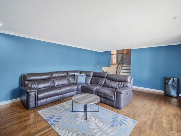 98 Fifty Acre Road S, Smithtown NY 11787
