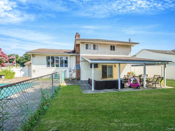 98 Fifty Acre Road S, Smithtown NY 11787