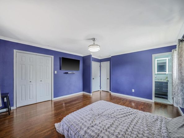 98 Fifty Acre Road S, Smithtown NY 11787