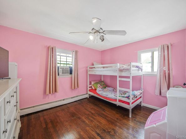 98 Fifty Acre Road S, Smithtown NY 11787