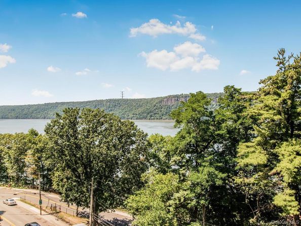 1020 Warburton Avenue 8F, Yonkers NY 10701
