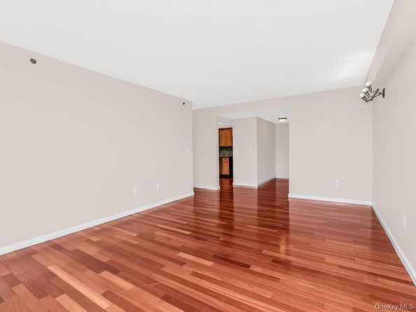 1020 Warburton Avenue 8F, Yonkers NY 10701
