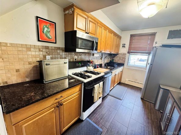 28-11 Ditmars Boulevard, Astoria NY 11105
