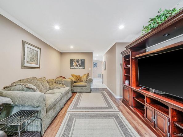 185 Colony Drive N, Holbrook NY 11741