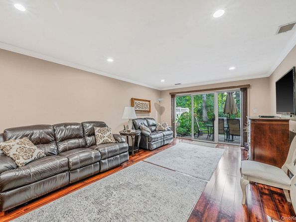 185 Colony Drive N, Holbrook NY 11741
