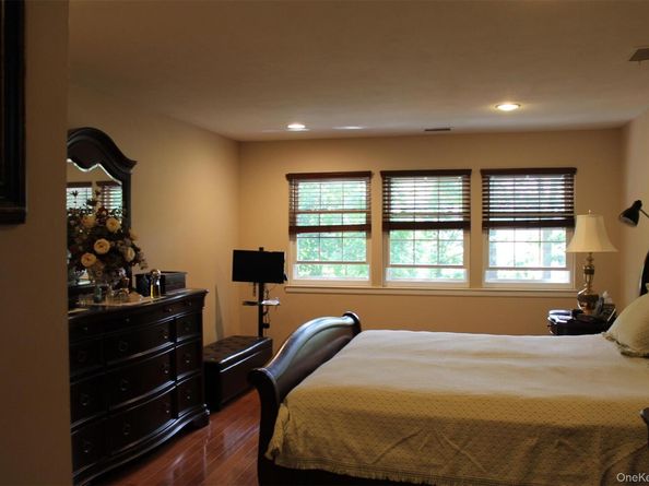 185 Colony Drive N, Holbrook NY 11741