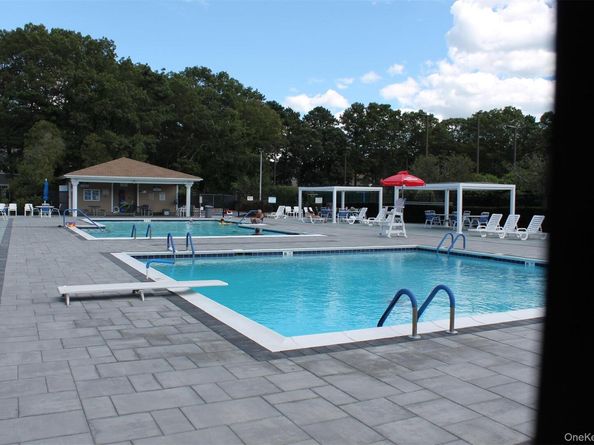 185 Colony Drive N, Holbrook NY 11741