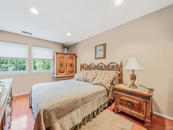 185 Colony Drive N, Holbrook NY 11741