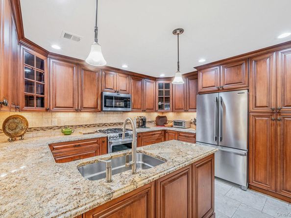 185 Colony Drive N, Holbrook NY 11741