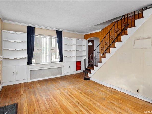 141-32 Grand Central Parkway, Briarwood NY 11435
