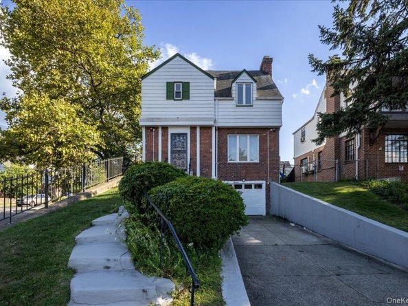 141-32 Grand Central Parkway, Briarwood NY 11435
