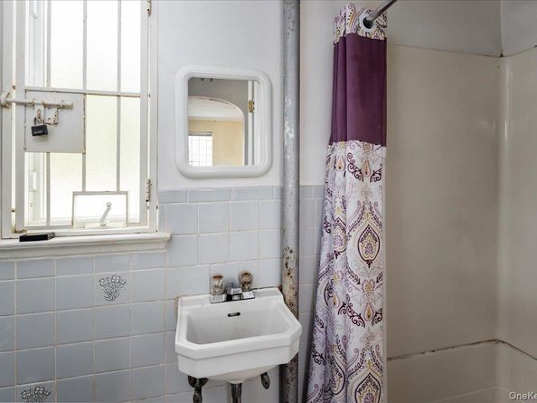 141-32 Grand Central Parkway, Briarwood NY 11435
