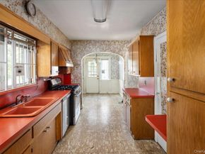 141-32 Grand Central Parkway, Briarwood NY 11435