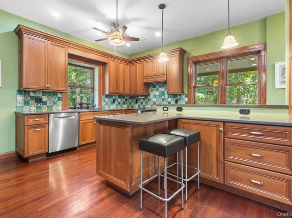 230 Van Cortlandt Park Avenue, Yonkers NY 10705