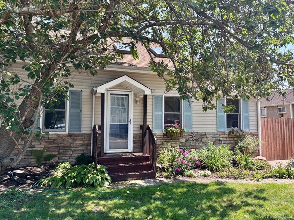 1529 Carl Avenue, Holbrook NY 11741