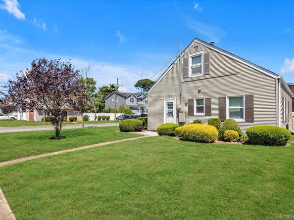 49 Princeton Place, Merrick NY 11566