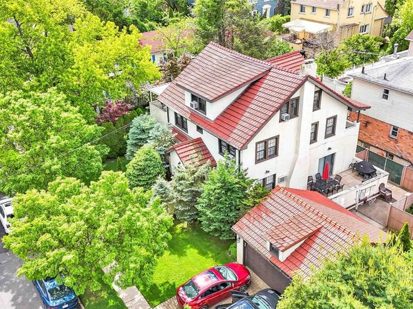 16008 12th Road, Beechhurst NY 11357