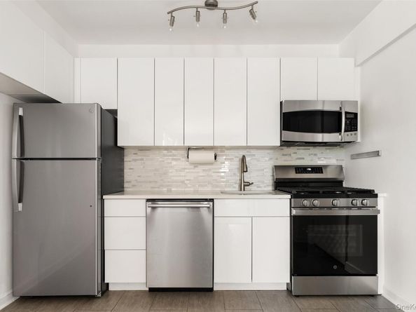 220 Pelham Road 2L, New Rochelle NY 10805