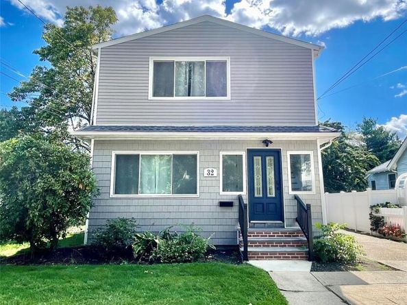 32 Beechwood Street, Farmingdale NY 11735