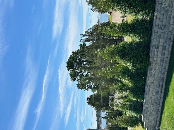 7 Corwin Lane, Hampton Bays NY 11946