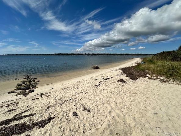 7 Corwin Lane, Hampton Bays NY 11946