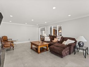 173 Tahlulah Lane, West Islip NY 11795