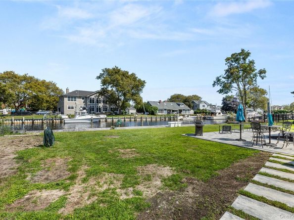 173 Tahlulah Lane, West Islip NY 11795
