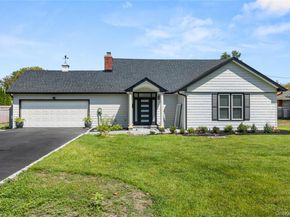 173 Tahlulah Lane, West Islip NY 11795