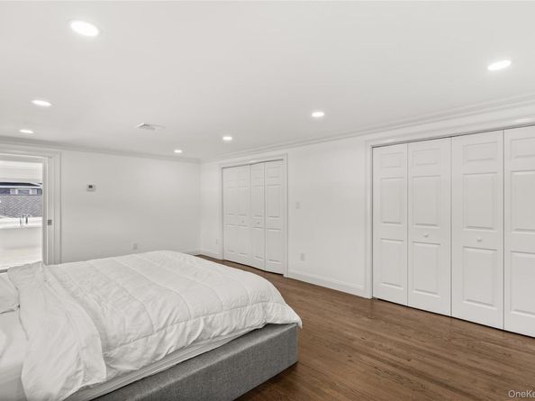 173 Tahlulah Lane, West Islip NY 11795